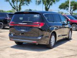 New 2025 Chrysler Pacifica Select image 4