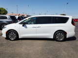 Used 2024 Chrysler Pacifica Select image 2