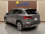 Used 2024 Volkswagen Taos SE image 2