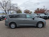 Used 2025 Chrysler Pacifica Select image 2