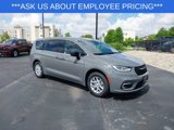 New 2025 Chrysler Pacifica Select image 2
