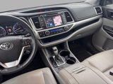 Used 2019 Toyota Highlander XLE image 4