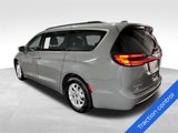 Used 2022 Chrysler Pacifica Touring-L image 6