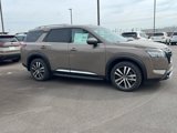 New 2025 Nissan Pathfinder Platinum image 3