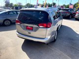 Used 2018 Chrysler Pacifica Touring-L image 5
