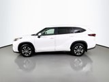 Used 2024 Toyota Highlander XLE image 2