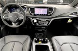 New 2025 Chrysler Pacifica Select image 5
