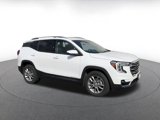 Used 2024 GMC Terrain SLT image 2