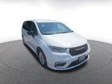 Used 2024 Chrysler Pacifica Touring-L image 3