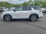 New 2025 Nissan Pathfinder Platinum image 2