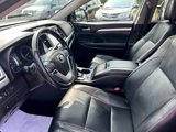 Used 2018 Toyota Highlander SE image 4