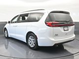 Used 2022 Chrysler Pacifica Touring-L image 4