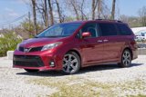 Used 2019 Toyota Sienna SE image 2