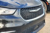 Used 2023 Chrysler Pacifica Touring-L image 3