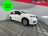 New 2025 Chrysler Pacifica Select image 2