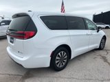 Used 2024 Chrysler Pacifica Select image 5