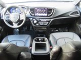 Used 2025 Chrysler Pacifica Select image 3