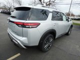 New 2025 Nissan Pathfinder SL image 3