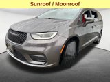 Used 2021 Chrysler Pacifica Limited w/ Uconnect Theater Family Group image 6