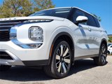 New 2025 Mitsubishi Outlander SE image 3