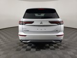 New 2025 Mitsubishi Outlander SE image 4