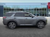 New 2025 Nissan Pathfinder Platinum image 4