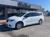 Used 2024 Chrysler Pacifica Touring-L image 3