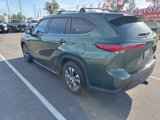 Used 2023 Toyota Highlander XLE image 3