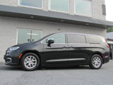 Used 2023 Chrysler Pacifica Touring-L image 2