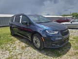 New 2025 Chrysler Pacifica Limited image 3