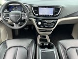 Used 2023 Chrysler Pacifica Touring-L image 2