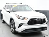 Used 2023 Toyota Highlander XLE image 2