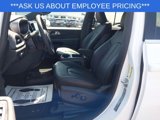 New 2025 Chrysler Pacifica Select image 3