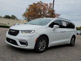 Used 2021 Chrysler Pacifica Touring image 3