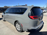 Used 2022 Chrysler Pacifica Touring-L image 6
