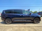 Used 2019 Chrysler Pacifica Touring-L image 5