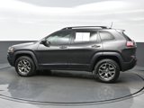 Used 2022 Jeep Cherokee Trailhawk image 3