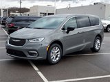 New 2025 Chrysler Pacifica Select image 2