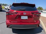 Used 2025 Toyota Highlander FWD image 4
