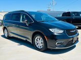 Certified 2022 Chrysler Pacifica Touring-L image 2