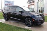 New 2026 Chrysler Pacifica Limited image 3