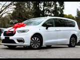 Used 2024 Chrysler Pacifica Limited image 2