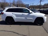 Used 2017 Jeep Grand Cherokee Altitude image 4