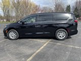 New 2025 Chrysler Pacifica Select image 2