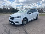 Used 2023 Chrysler Pacifica Limited image 4