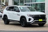 New 2025 Volkswagen Atlas Peak Edition SE image 2