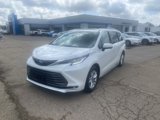 Used 2025 Toyota Sienna Limited image 2