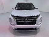New 2025 Mitsubishi Outlander SE image 2