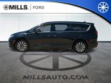 Used 2023 Chrysler Pacifica Touring-L image 2