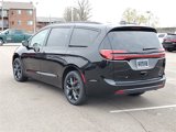 New 2025 Chrysler Pacifica Limited image 3